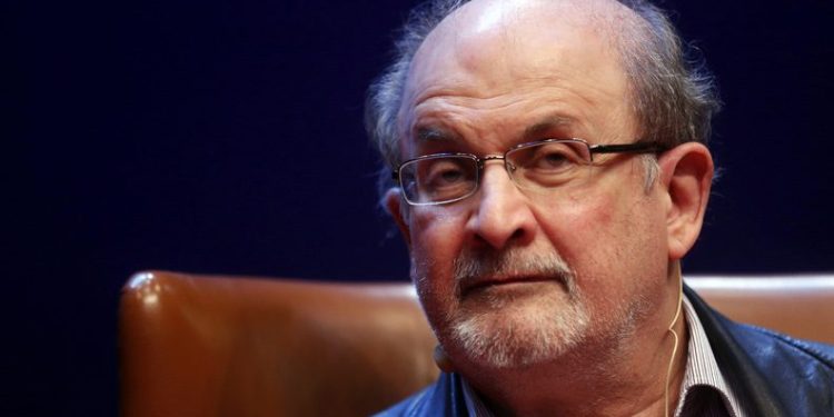 Saldırıya uğrayan Salman Rüşdi gözünü kaybetti