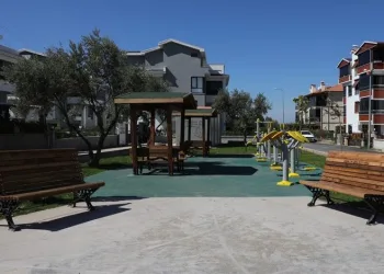 Gemlik’te yeni parklarda ahşap dönemi