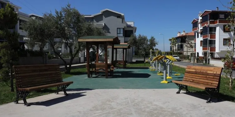 Gemlik’te yeni parklarda ahşap dönemi