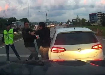 Bursa’da kontrol noktasında kavgaya tutuştular