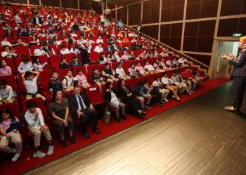 Çetinel, çocukların söyleşi konuğu oldu