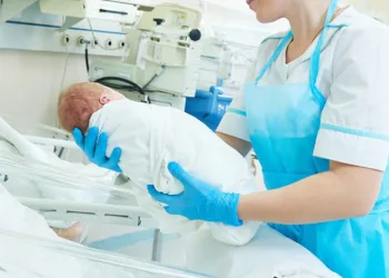 7 bebeği öldürmekle suçlanan hemşire hakim karşısında