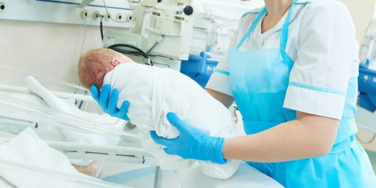 7 bebeği öldürmekle suçlanan hemşire hakim karşısında