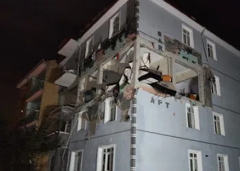 4 katlı binada doğal gaz patlaması