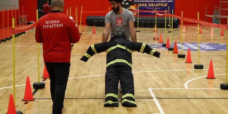 Bursa’da itfaiyeci adaylarına dayanıklılık testi