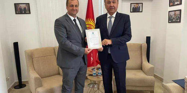 Kırgızistan’dan Başkan Usta’ya teşekkür belgesi