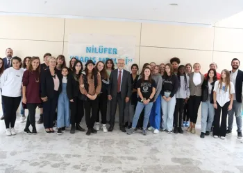 Başkan Erdem kız çocuklarıyla buluştu