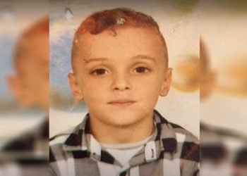 Köpekten kaçarken otomobilin çarptığı çocuk öldü