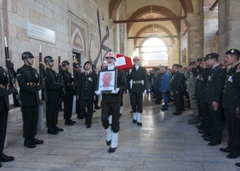 Kıbrıs gazisi askeri törenle uğurlandı