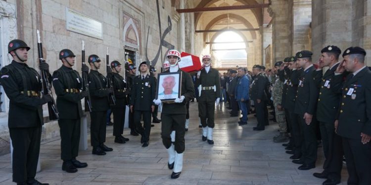Kıbrıs gazisi askeri törenle uğurlandı