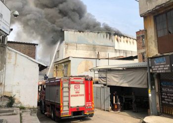 Bursa’da üç katlı imalathanede yangın