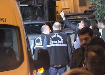 Şiddet gören kadını kurtarmak isteyen polis şehit oldu