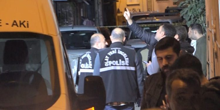 Şiddet gören kadını kurtarmak isteyen polis şehit oldu