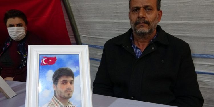 Evlat nöbetinde oğluna kavuşamadan kansere yenildi