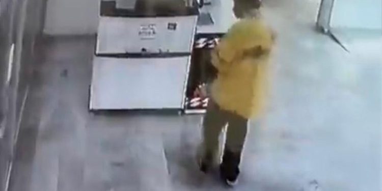 Motokurye SMA’lı bebeğin yardım kumbarasını çaldı