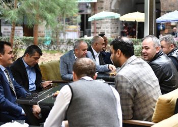 Başkan Dündar esnafla kahvaltıda buluştu