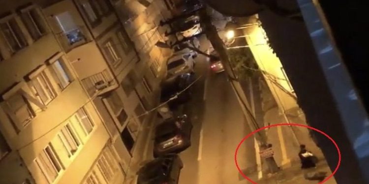 Nöbetçi eczanelerin olduğu pankartı söktü