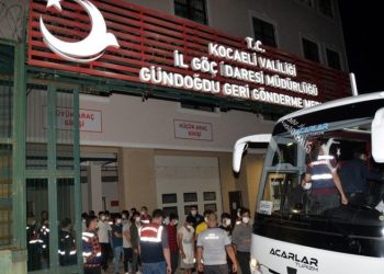 Kocaeli’de 13 düzensiz göçmen sınır dışı edildi