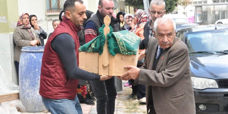 Bursa’da evde ölü bulunan çocuk defnedildi