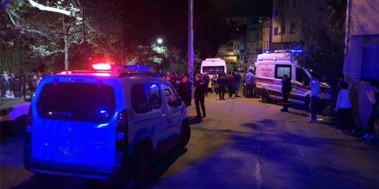 Bursa’da baba ve 2 oğlu parkta bıçaklandı