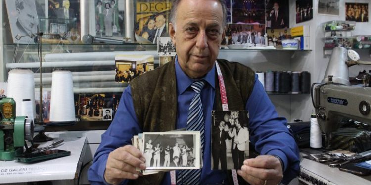 Bursa’da hem mesleğini hem ses sanatçılığını sürdürüyor