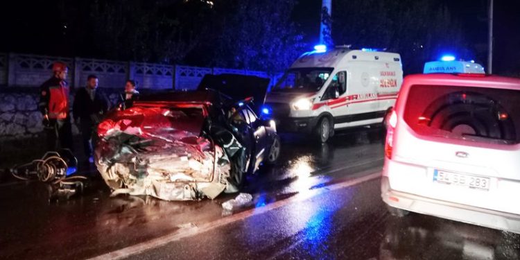 Sakarya’da 3 otomobilin karıştığı kazada 4 yaralı