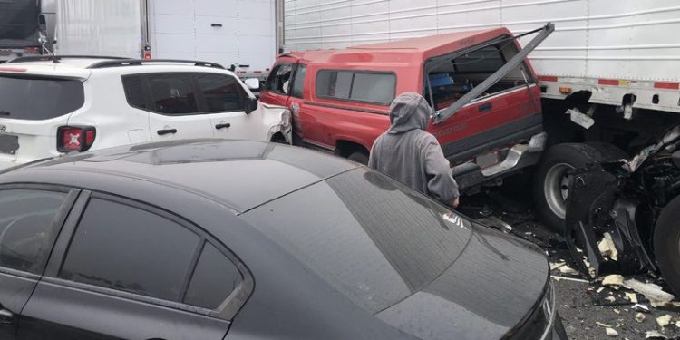 ABD’de 60 araç birbirine girdi