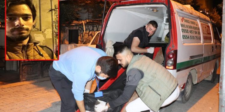 Çilingirle girdiği evde oğlunu ölü buldu