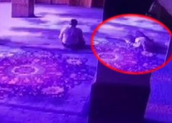 Namaz kılarken kalbine yenik düştü