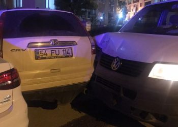 Bilecik’te freni boşalan kamyon 6 araca çarptı