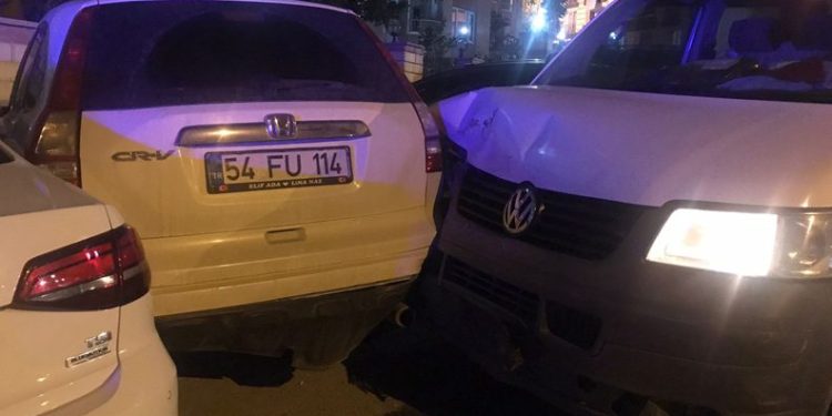 Bilecik’te freni boşalan kamyon 6 araca çarptı