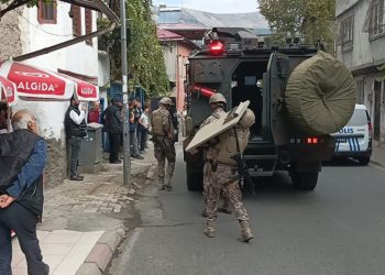 Kahrmanmaraş’ta operasyona giden polislere saldırı
