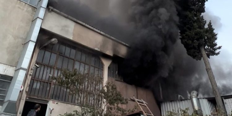Pendik’te krom kaplama imalathanesinde yangın