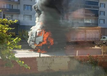 Bursa’da park halindeki kamyon yandı