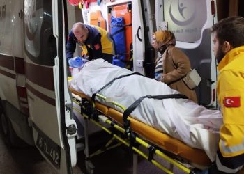 Bursa’da cipe çarpan motosikletli ağır yaralandı