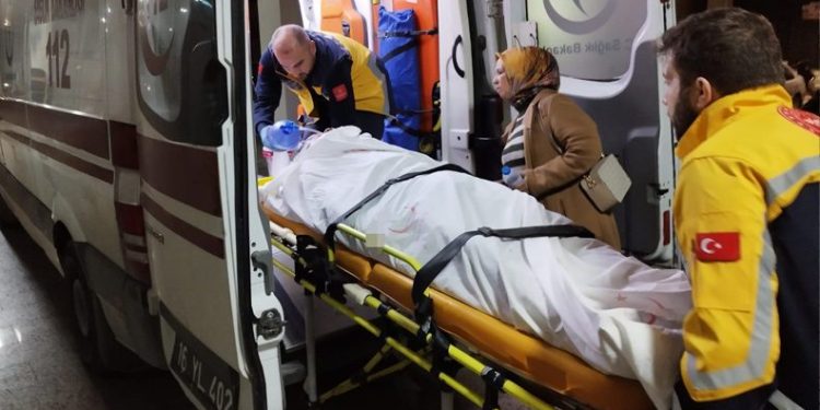 Bursa’da cipe çarpan motosikletli ağır yaralandı