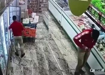 Çaldığı kaşarları pantolonuna sakladı