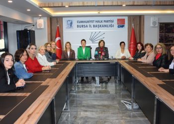 Bursa’da CHP’li kadınlardan Ata’ya saygı