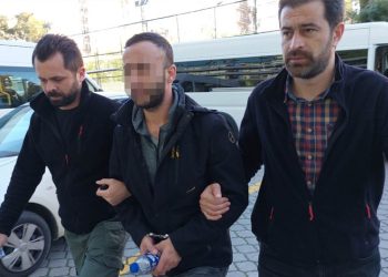 Sokaktaki kan izi şüpheliyi yakalattı