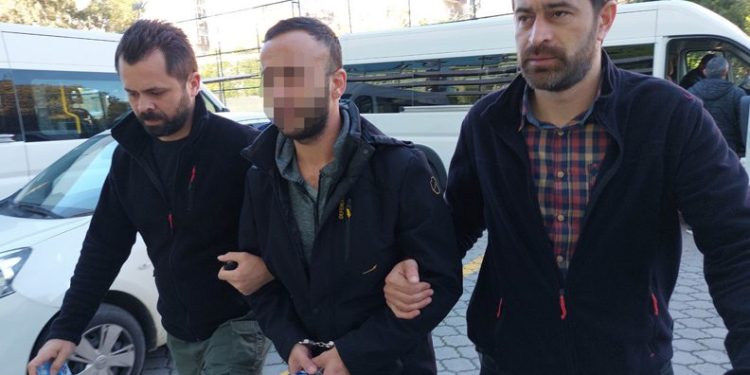 Sokaktaki kan izi şüpheliyi yakalattı