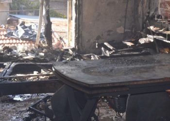 Boşanma aşamasındaki eşinin evini yaktı