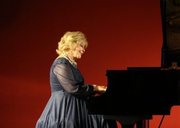 Müzik Enstrümanları Müzesi sezonu Gülsin Onay ile açtı