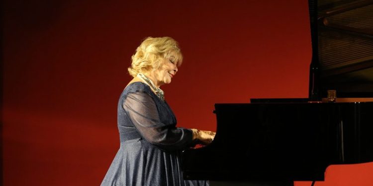 Müzik Enstrümanları Müzesi sezonu Gülsin Onay ile açtı