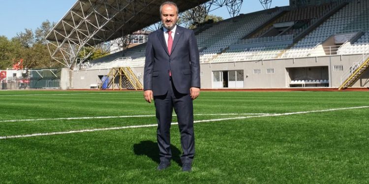 Bursa Büyükşehir futbol sahalarını yeniliyor