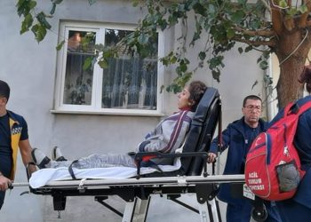 Bursa’da evde çıkan yangında 2 kişi dumandan etkilendi