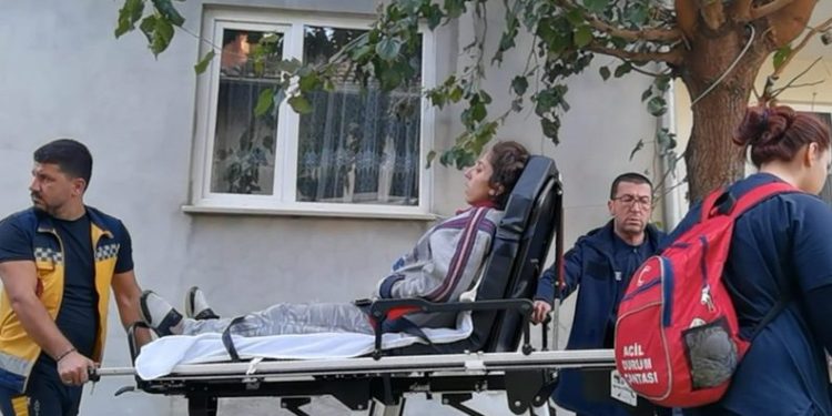 Bursa’da evde çıkan yangında 2 kişi dumandan etkilendi