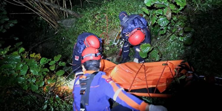 Kayıp adamın uçurumda cesedi bulundu