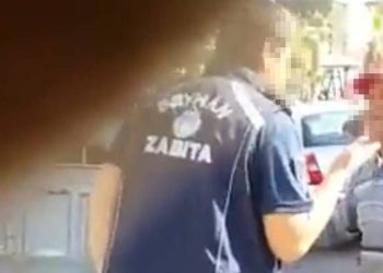 Zabıtadan seyyar satıcıya tokat