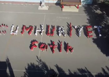 300 öğrenci ile Cumhuriyet yazdılar