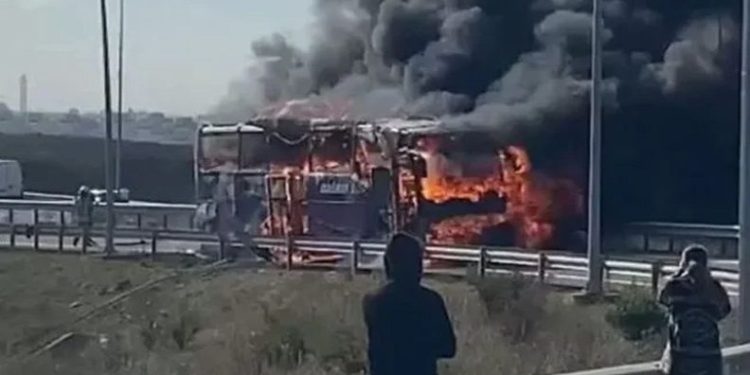 Yolcu otobüsü alev topuna döndü